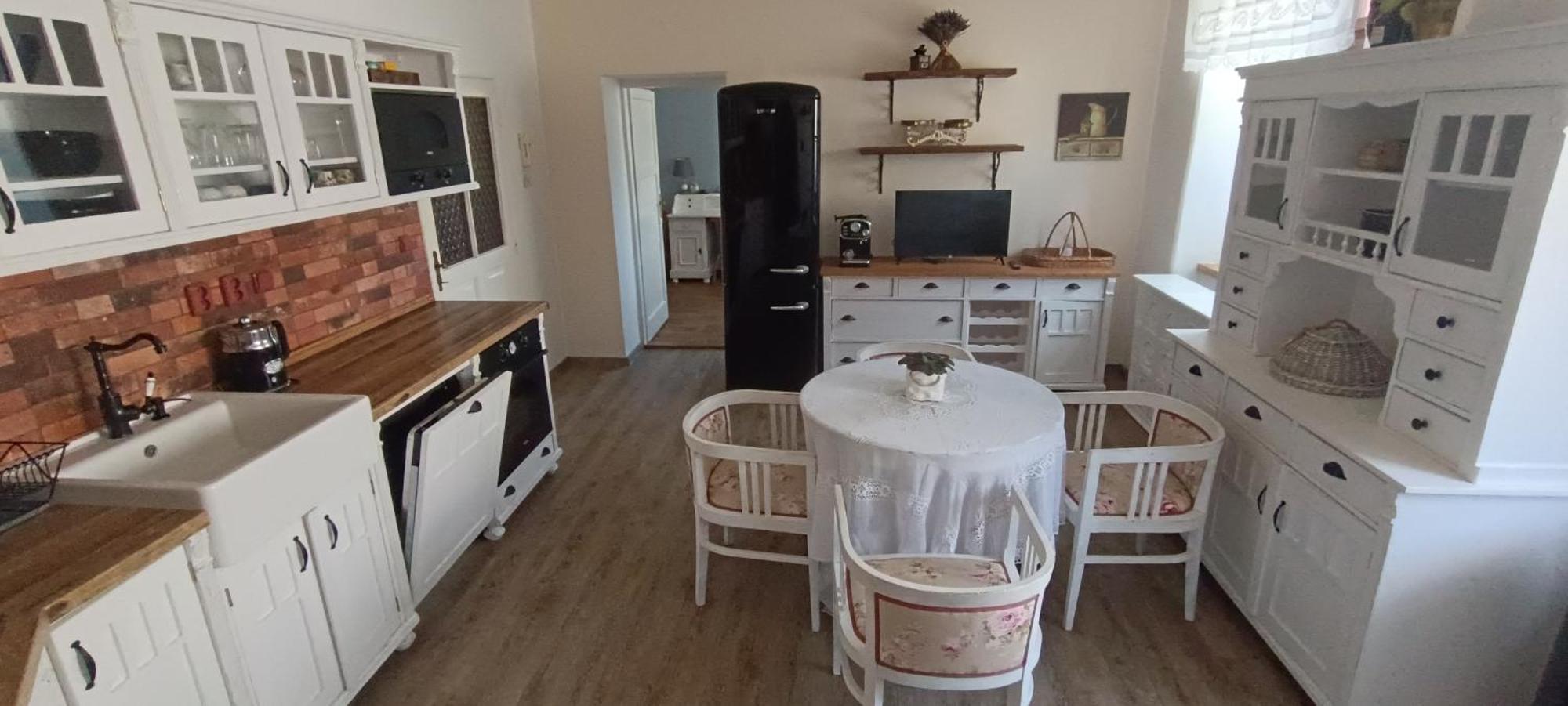Apartment Ve Mlyne Теплице-над-Метуи Номер фото